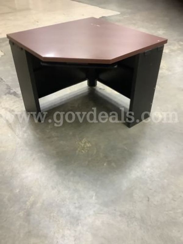 Desk (225880 TM)