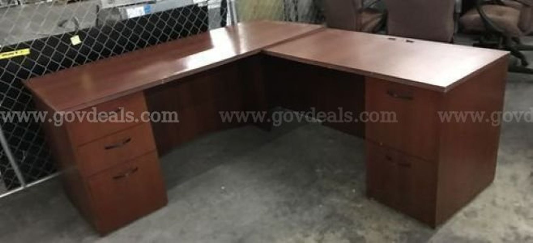 L-Shape Desk & Desk Chair (225973 AJ)