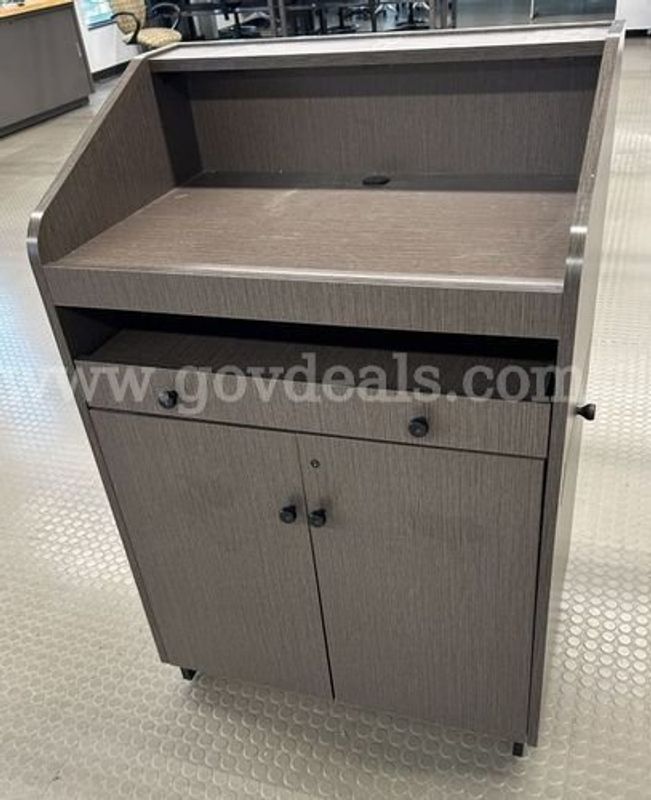 Lecterns (225135 NB)