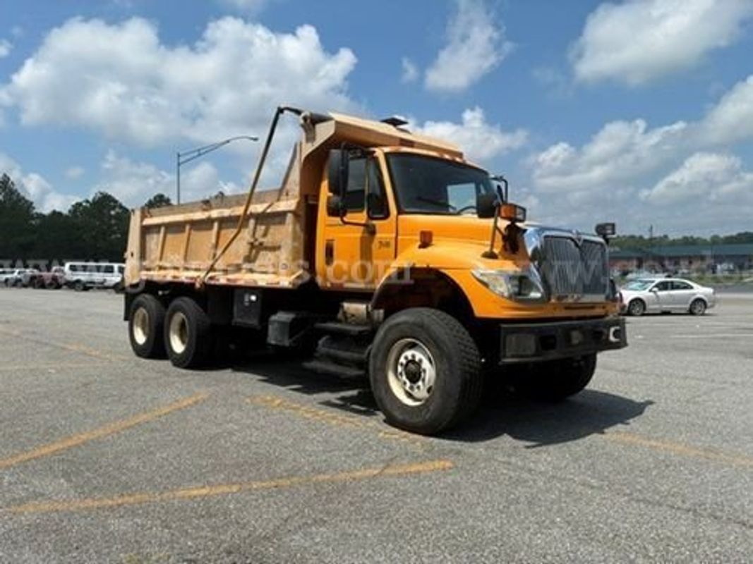 2005 International 7600 (226099 NM DOT)
