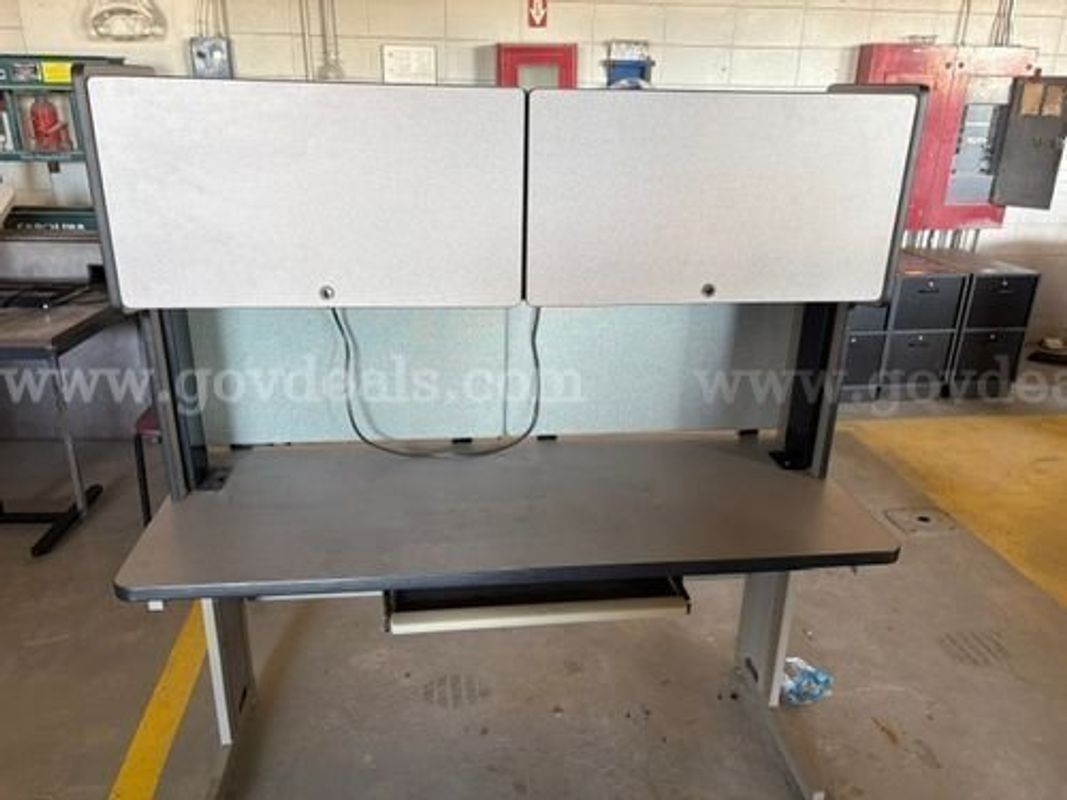 Desk (226157 TM)