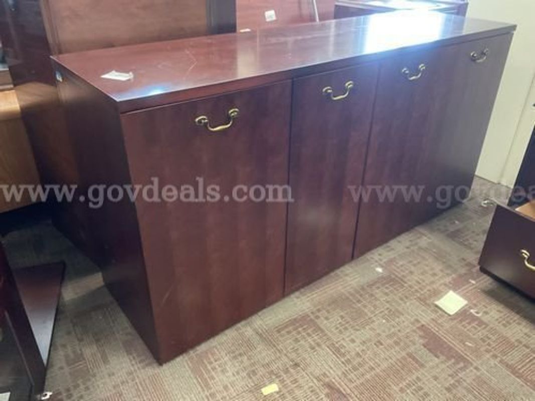 Cherry Cabinet (225683 NM)