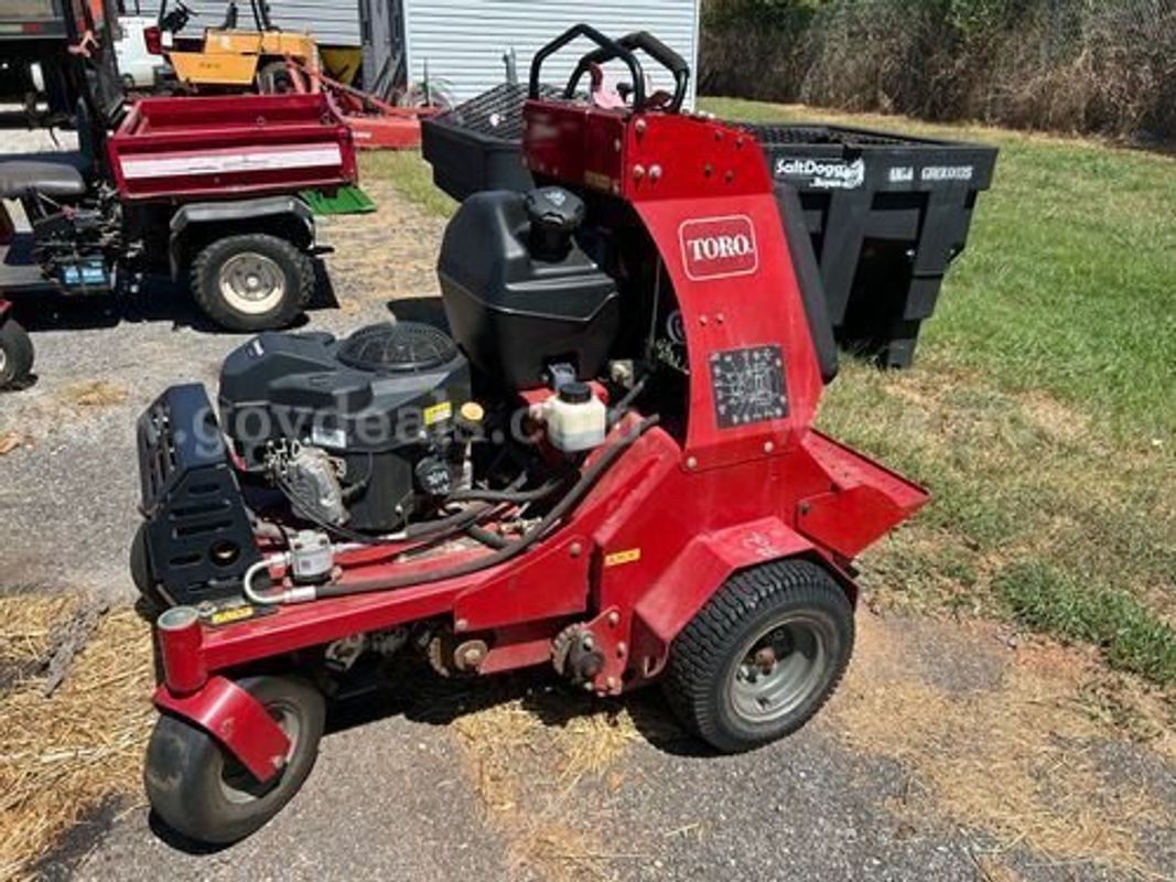 TORO 30 INCH STAND ON AERATOR (226406 NB)