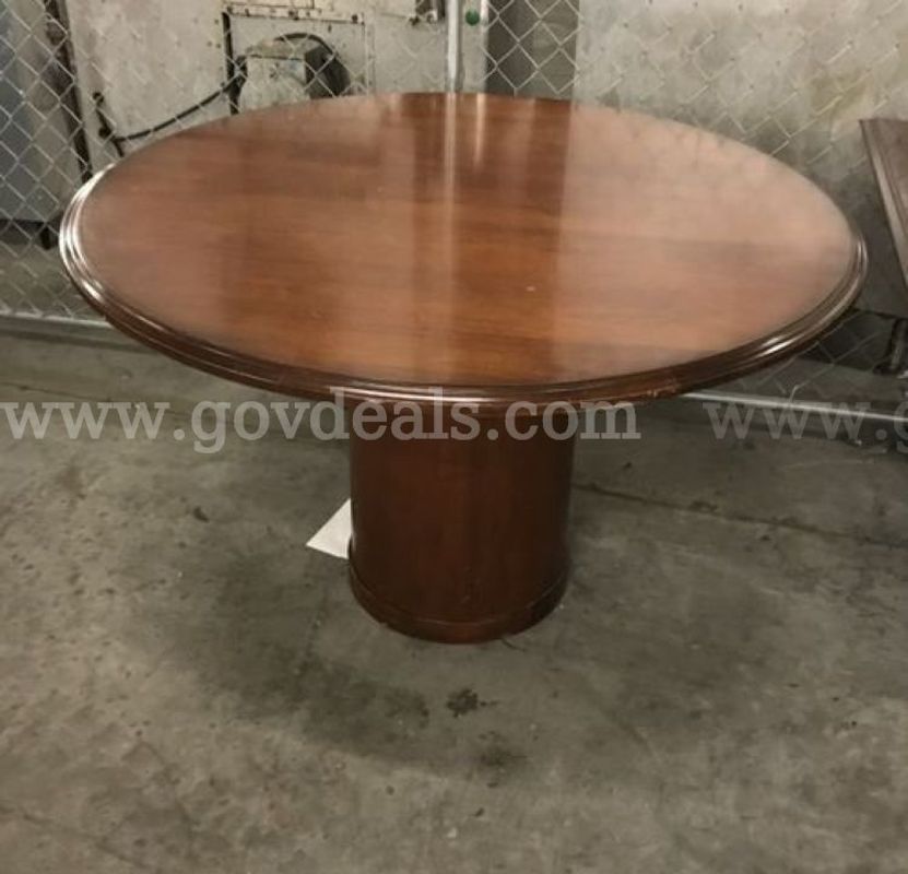 Tables & Chairs (225980 DC)