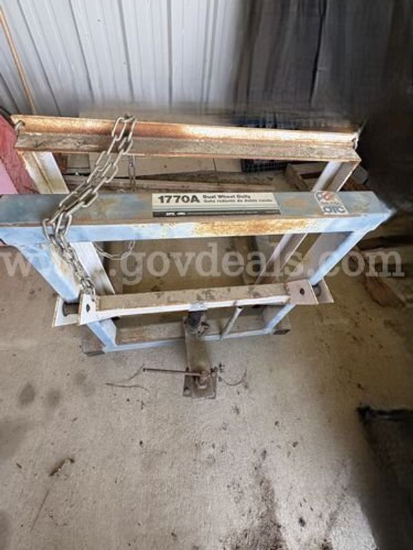 Dual Wheel Dolly (225876 TM)