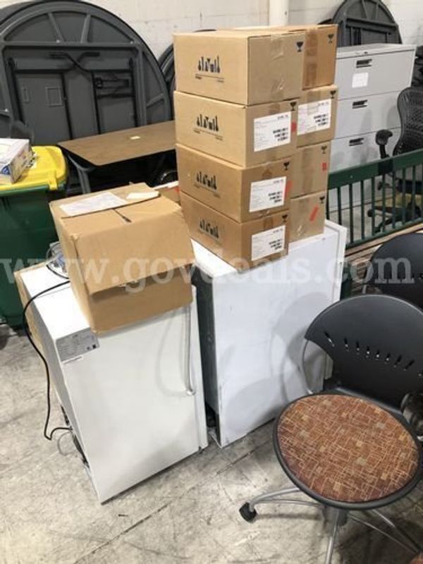 MKS Display/Signal Conditioner, Refrigerators, Vacuum manifold, etc. (226312 NM)