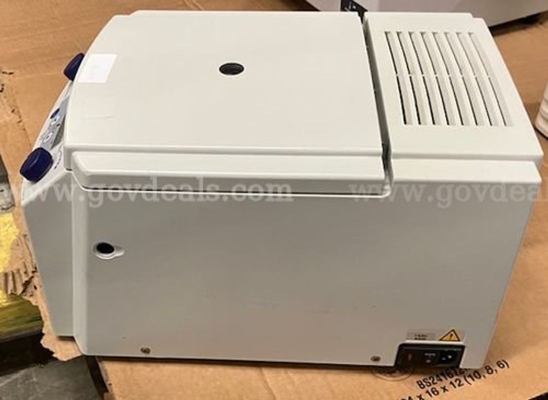 Eppendorf 5415R Centrifuge (226731 NM)