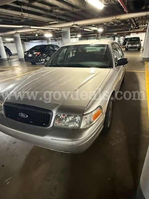 2010 Ford Crown Victoria (226951 AJ)