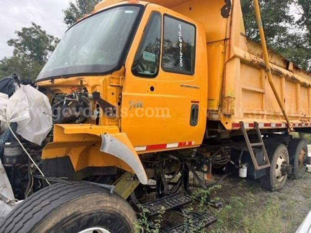 2006 International 7600 (227135 NB DOT)