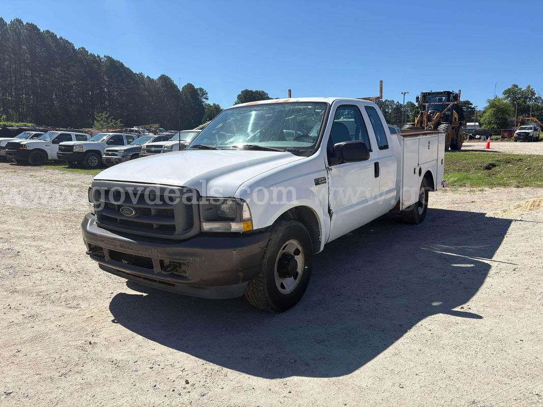 2003 Ford F-250 SD XL SuperCab 2WD