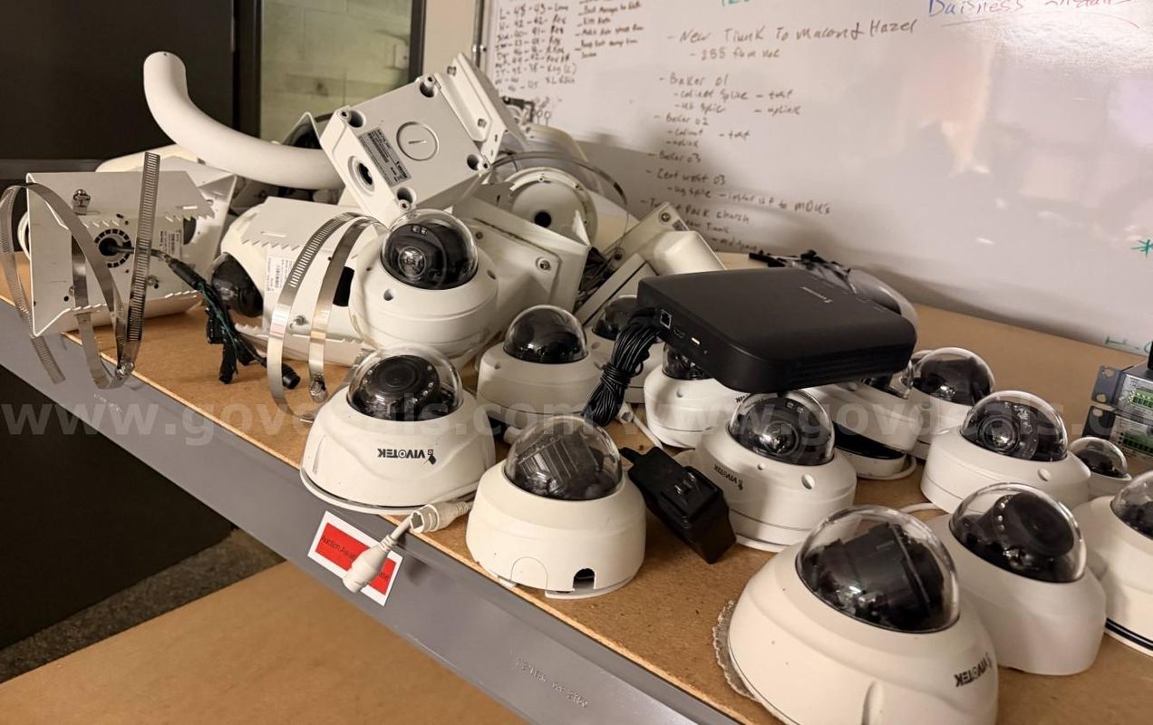 LOT OF SECURITY CAMERAS