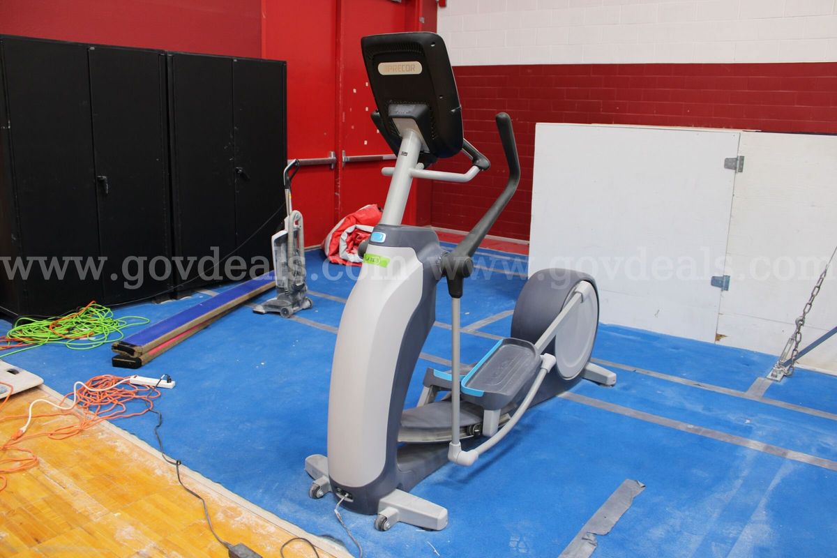 Precor EFX 885 CrossRamp Elliptical with P82 Console (Lot PE3)