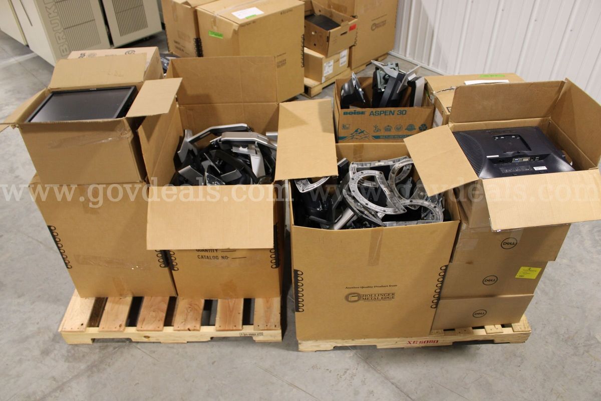 (80)Computer Monitors with (80)Stands (Lot 2D)