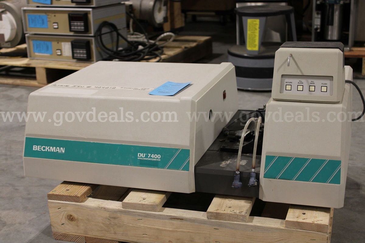 Beckman DU 7400 Spectrophotometer