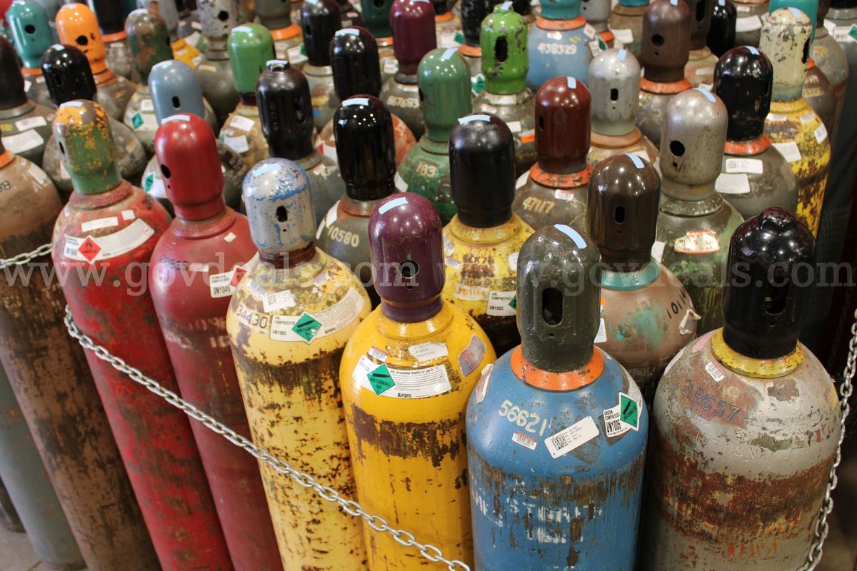 (100)Assorted Empty Gas Cylinders