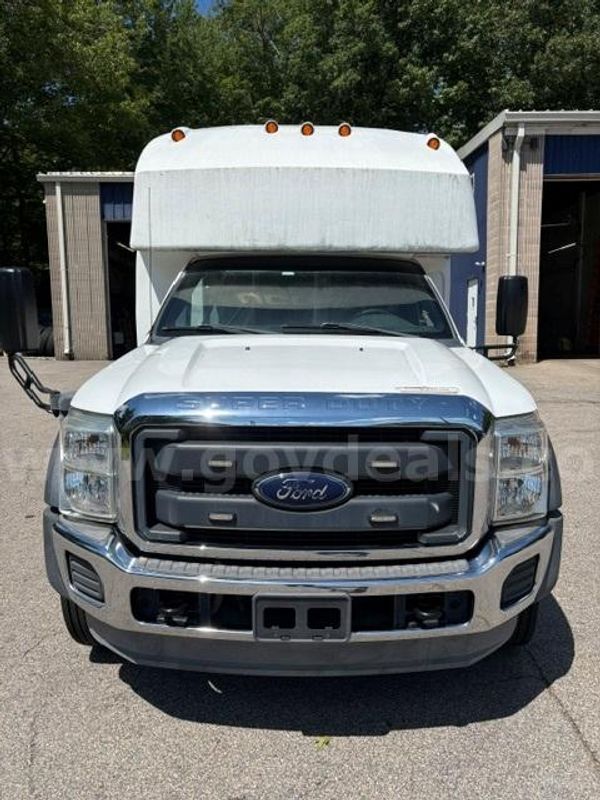 2014 Ford F-550 Shuttle Bus