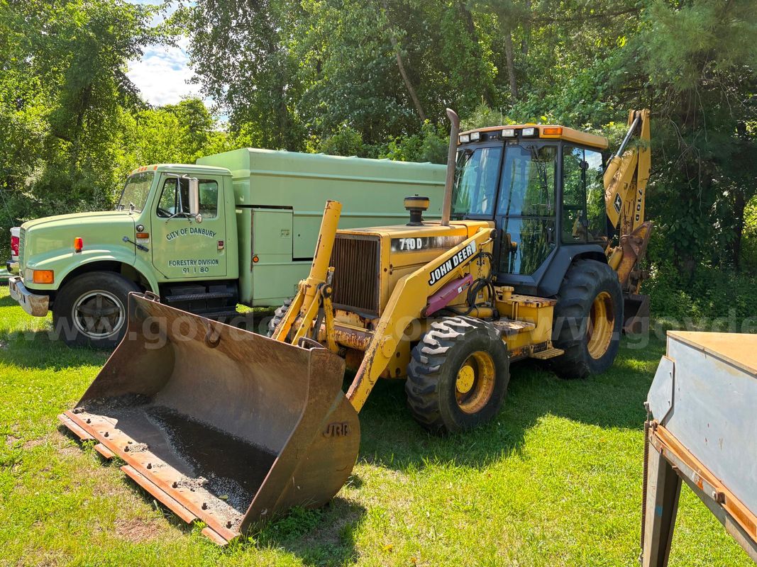 John Deere 710D Backhoe