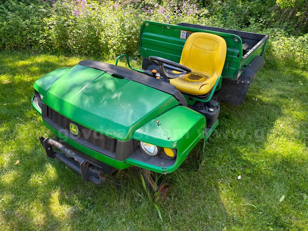 GATOR UTILITY CART (1)