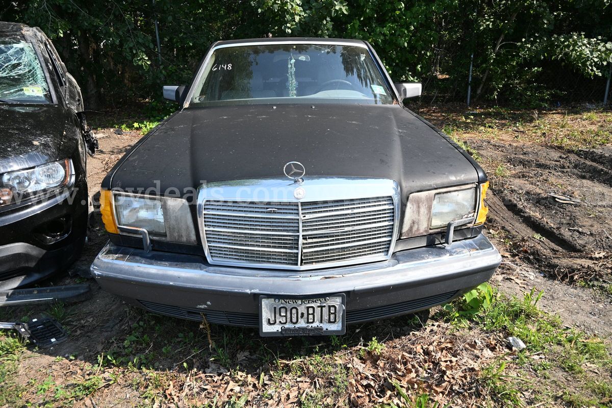 1991 Mercedes-Benz 300 SE sedan