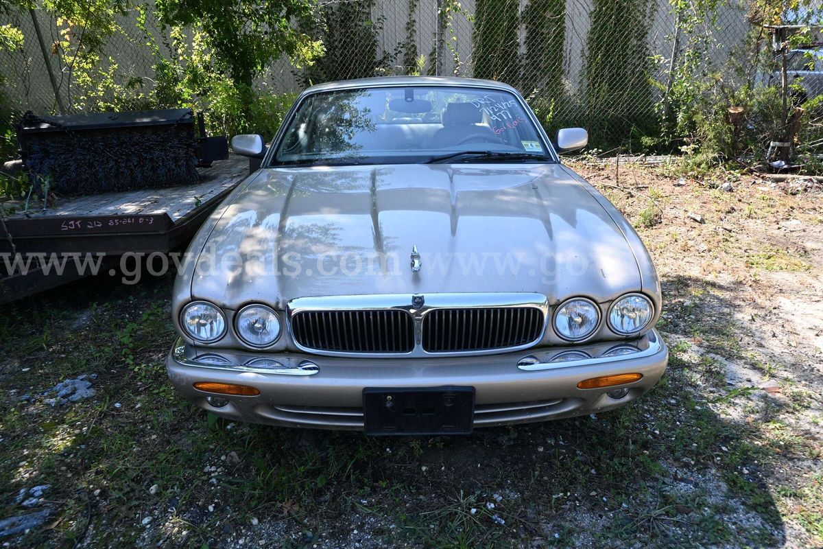 2000 Jaguar XJ Sedan