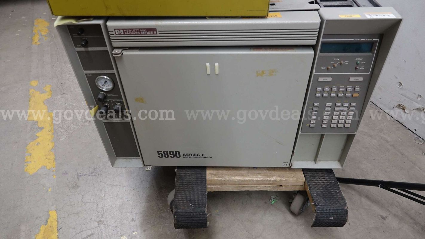Hewlett Packard Series II 5890 Gas Chromatograph