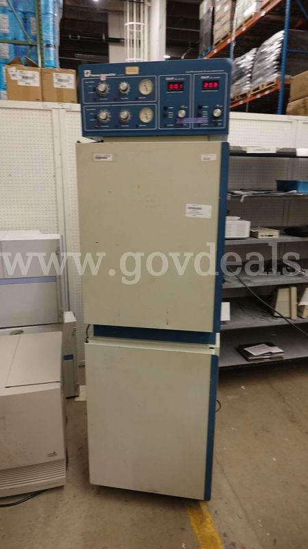 Forma Scientific 3325 Dual Chamber CO2, Water Jacketed Incubator