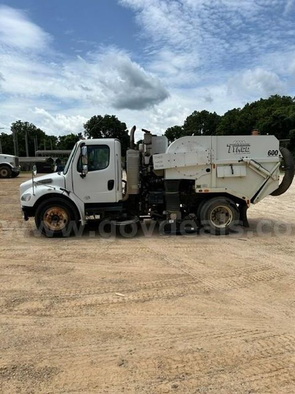 2016 Freightliner M2 106