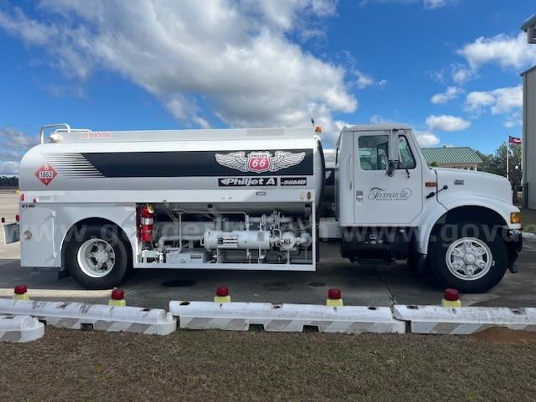 2000 International 4700 REFUELER