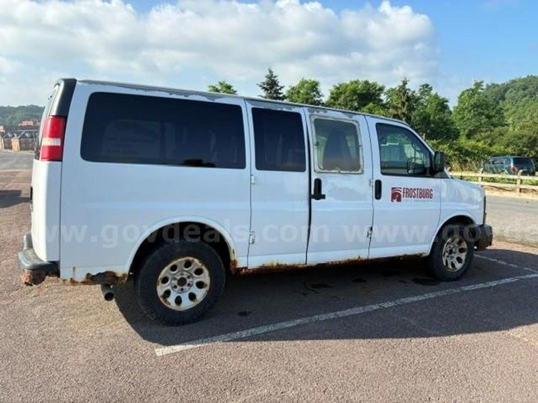 2011 Chevrolet Express #41