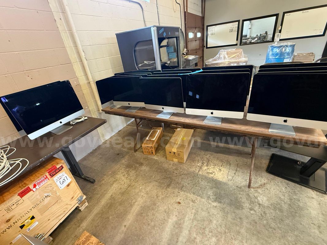 Lot of Apple iMac Computers