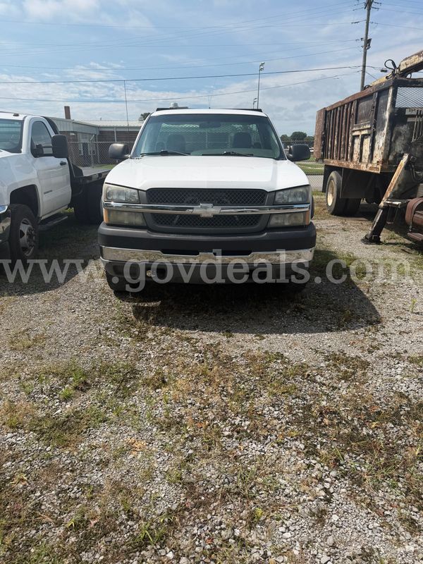 2003 Chevrolet Silverado 2500HD-TRANSMISSION NEEDS REPLACED-FRAME DAMAGE- UNSAFE TO PULL OR CARRY