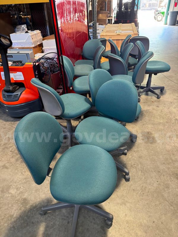 LOT of 15 green fabric office chairs