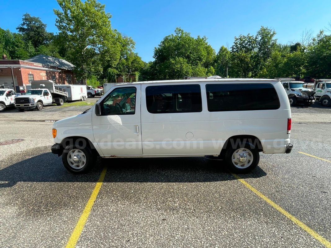 2004 Ford Econoline E-150 XL