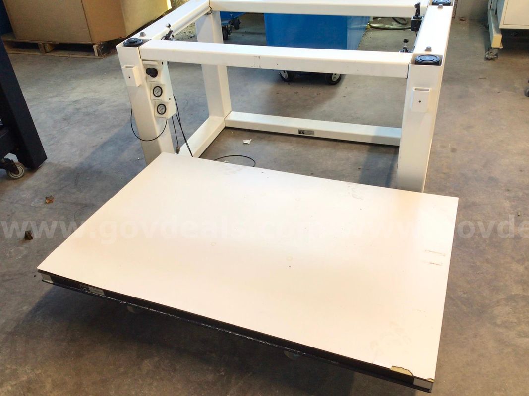 Kinetic Systems Vibraplane Table