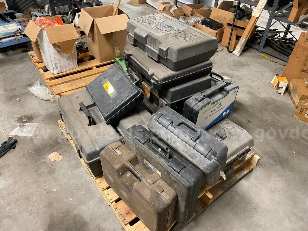 Miscellaneous Hard Plastic Cases (Lot of 15)