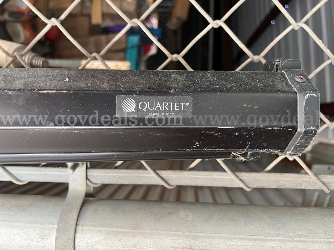 Quartet Manual Projection Screen