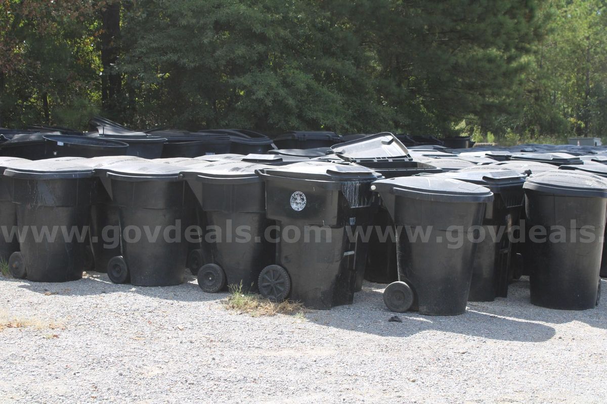 Lot # 6 Garbage Cans (Qty 50)