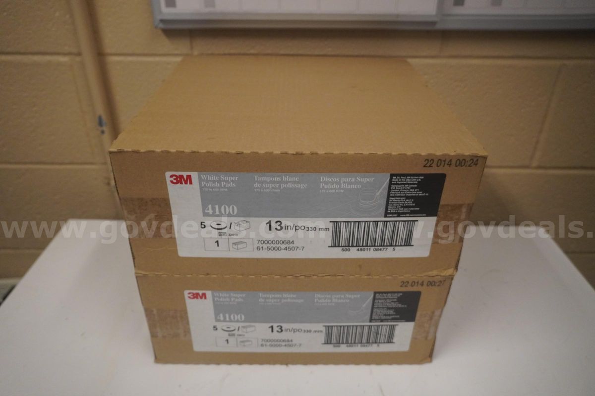 Two Cases of 3M 13" White Super Polish Pads
