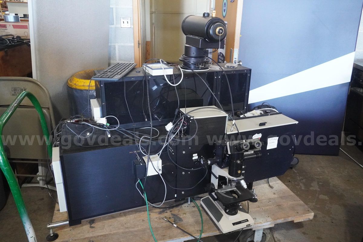 Large Microscope Laboratory Equipment