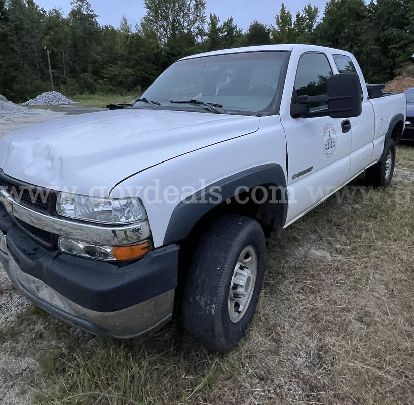 2002 Chevrolet Silverado 2500HD Ext. Cab Short Bed 2WD