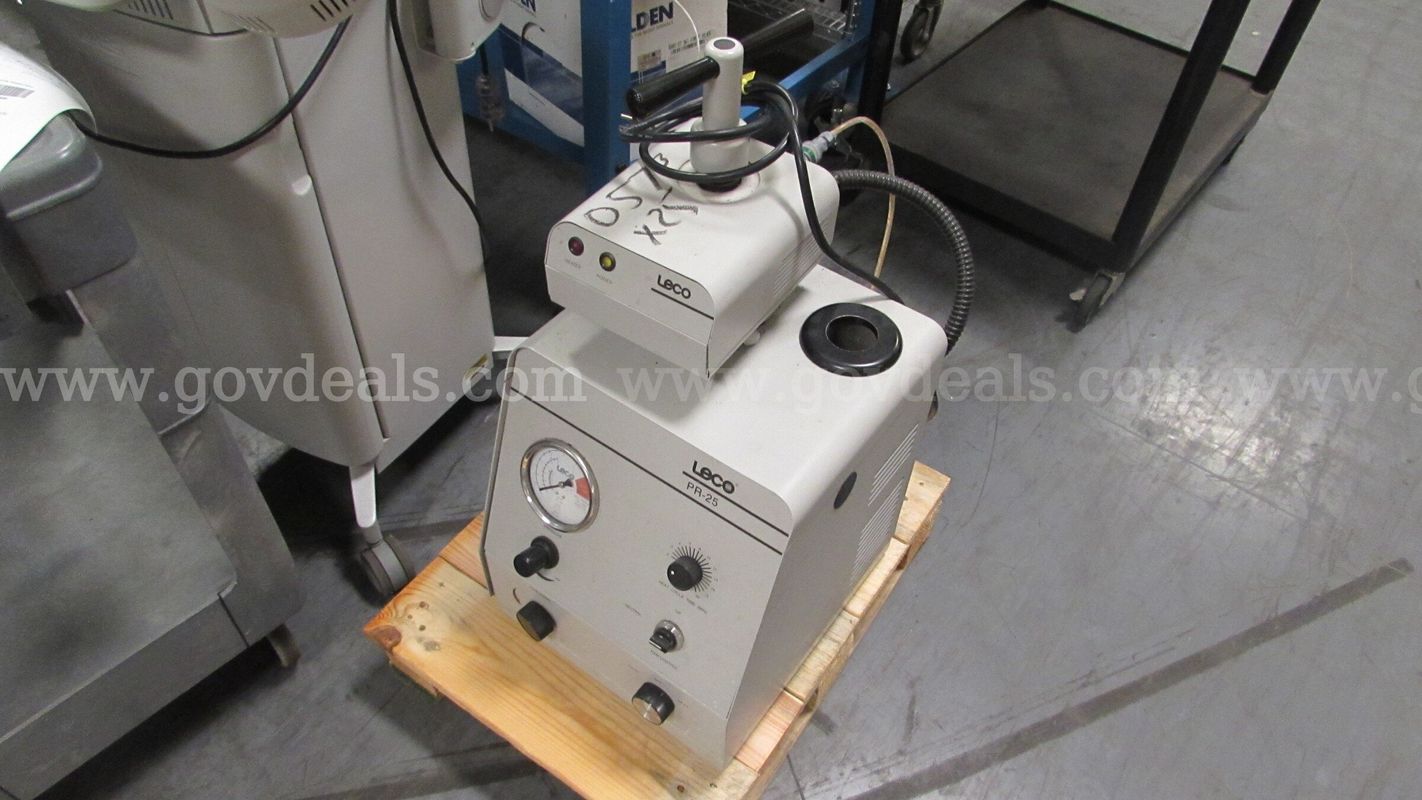 Leco PR25 Semi-Automatic Mounting Press