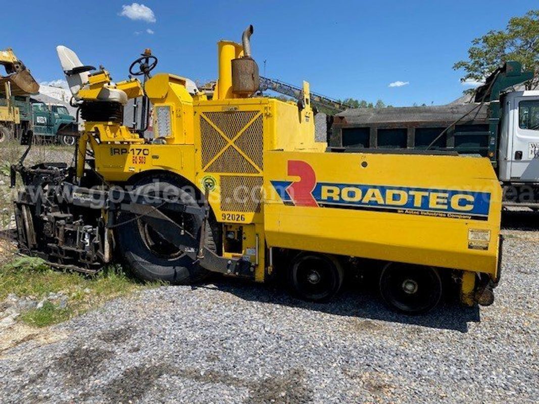 2012 ROADTEC PAVER