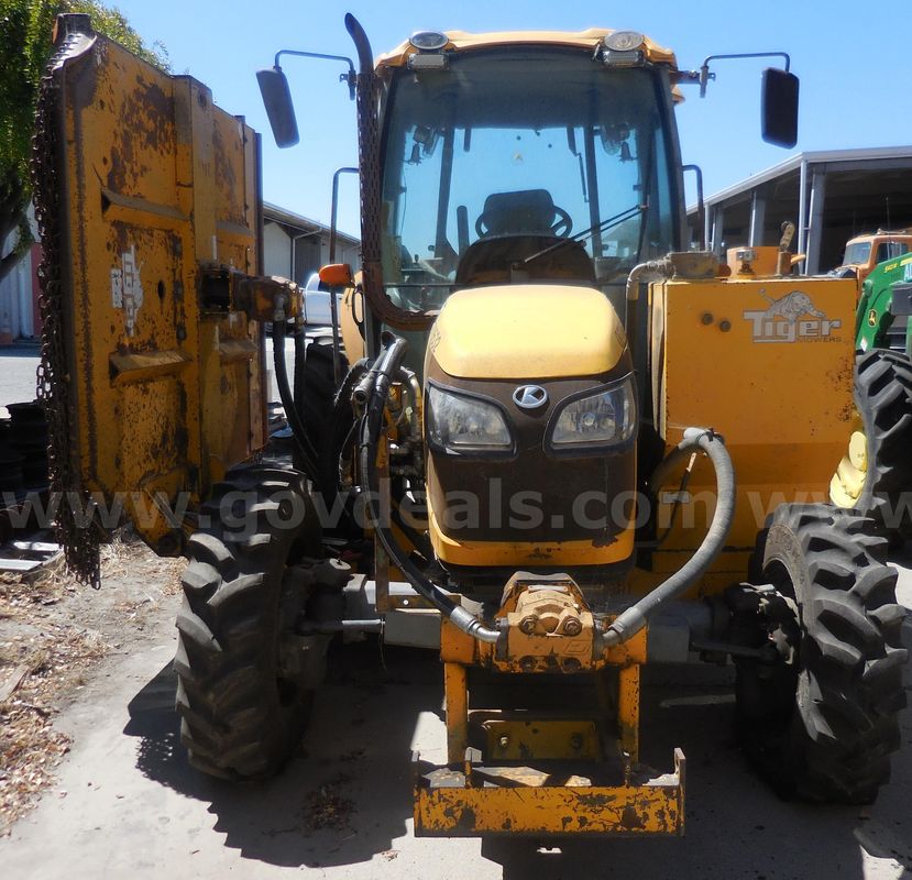2007 Kubota M7040 HDC