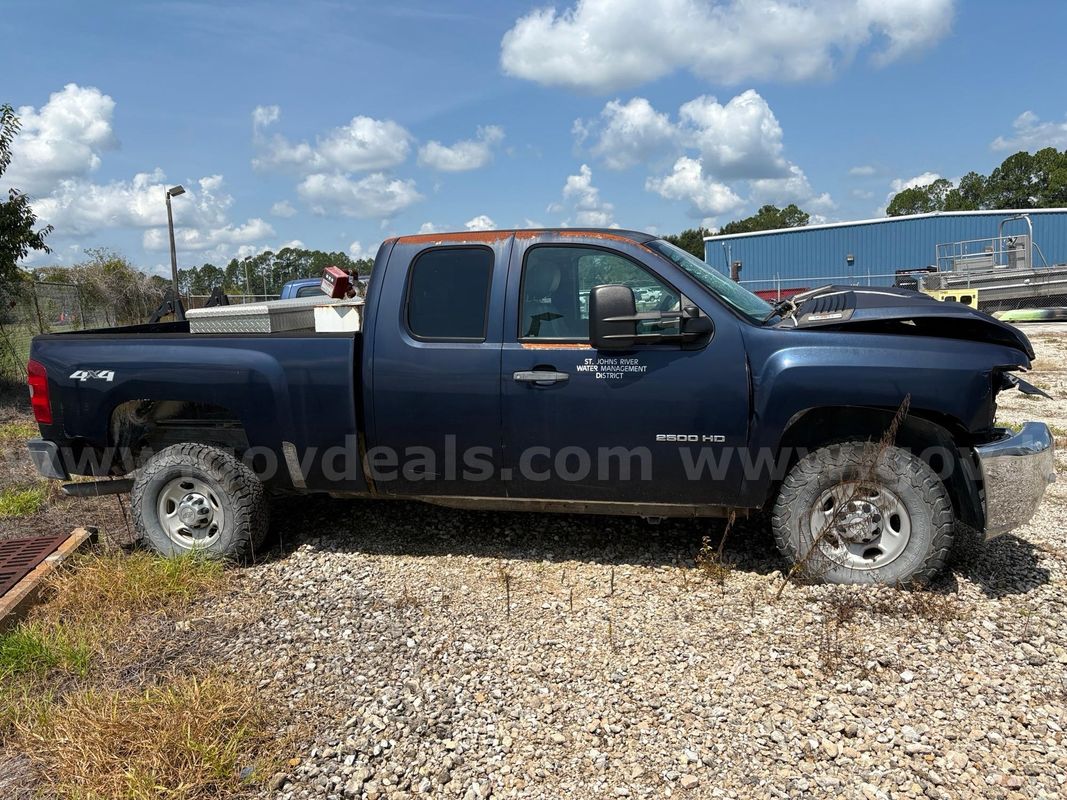 2010 Chevrolet Silverado 2500HD Work Truck Ext. Cab 4WD