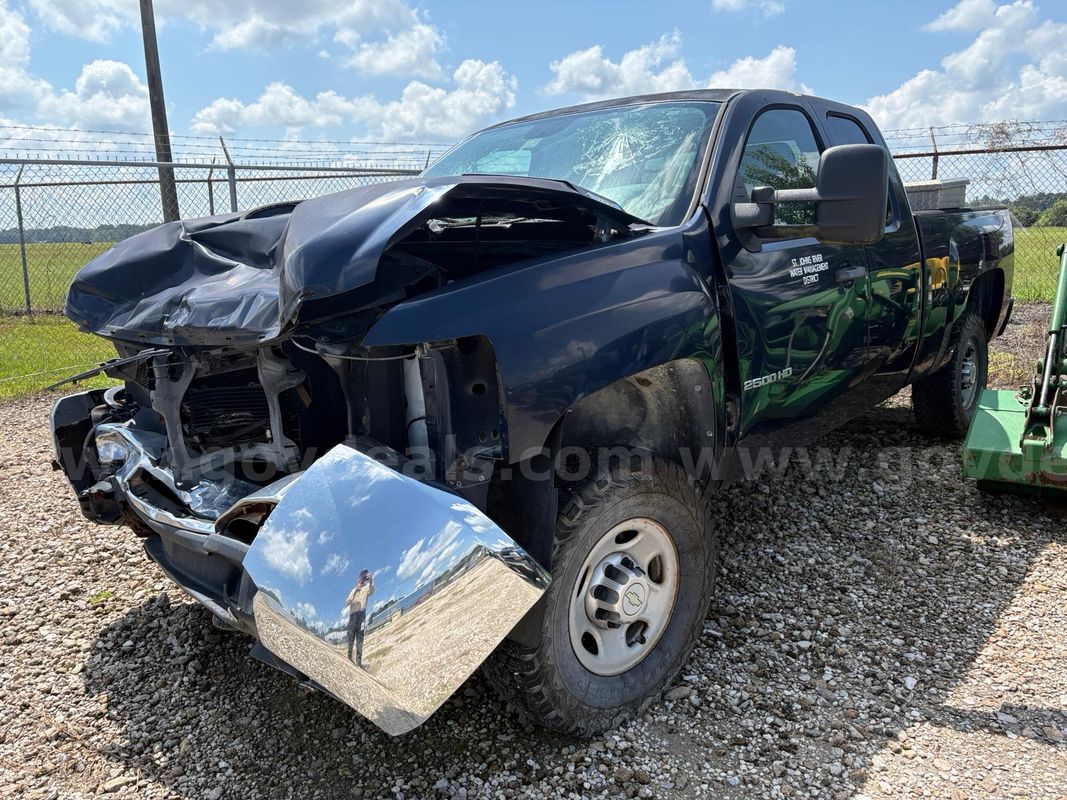2010 Chevrolet Silverado 2500HD Work Truck Ext. Cab 4WD