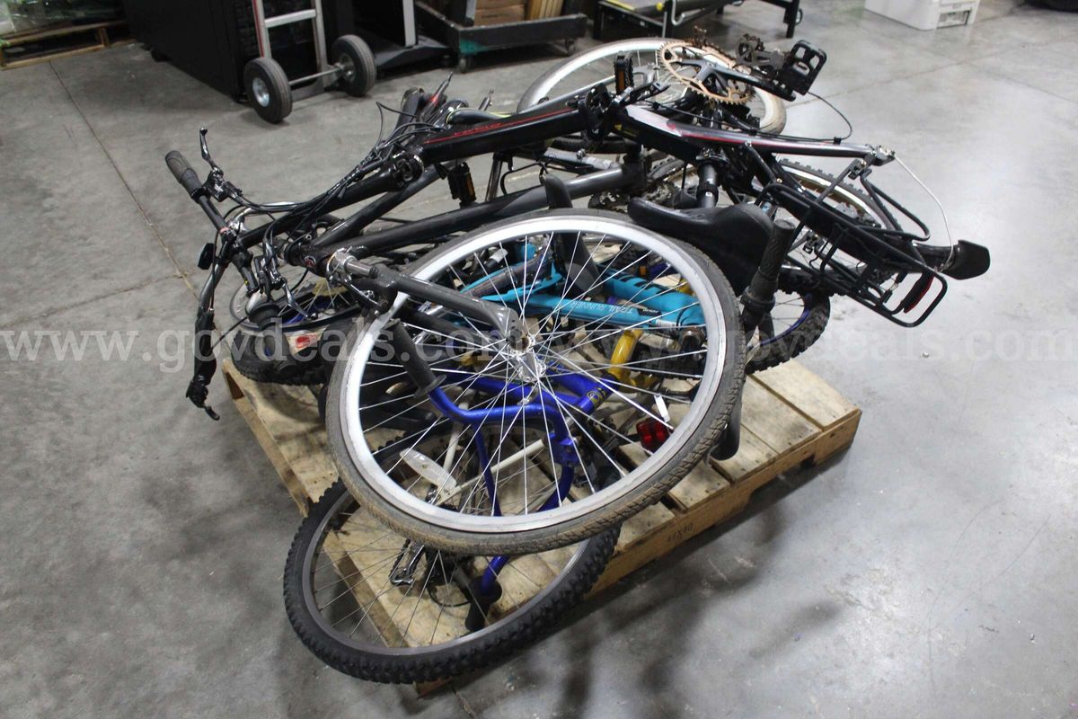 (5) Bicycles for Parts or Repair (1 of 10)