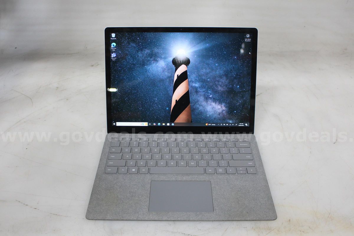 (1) Microsoft Surface Laptop