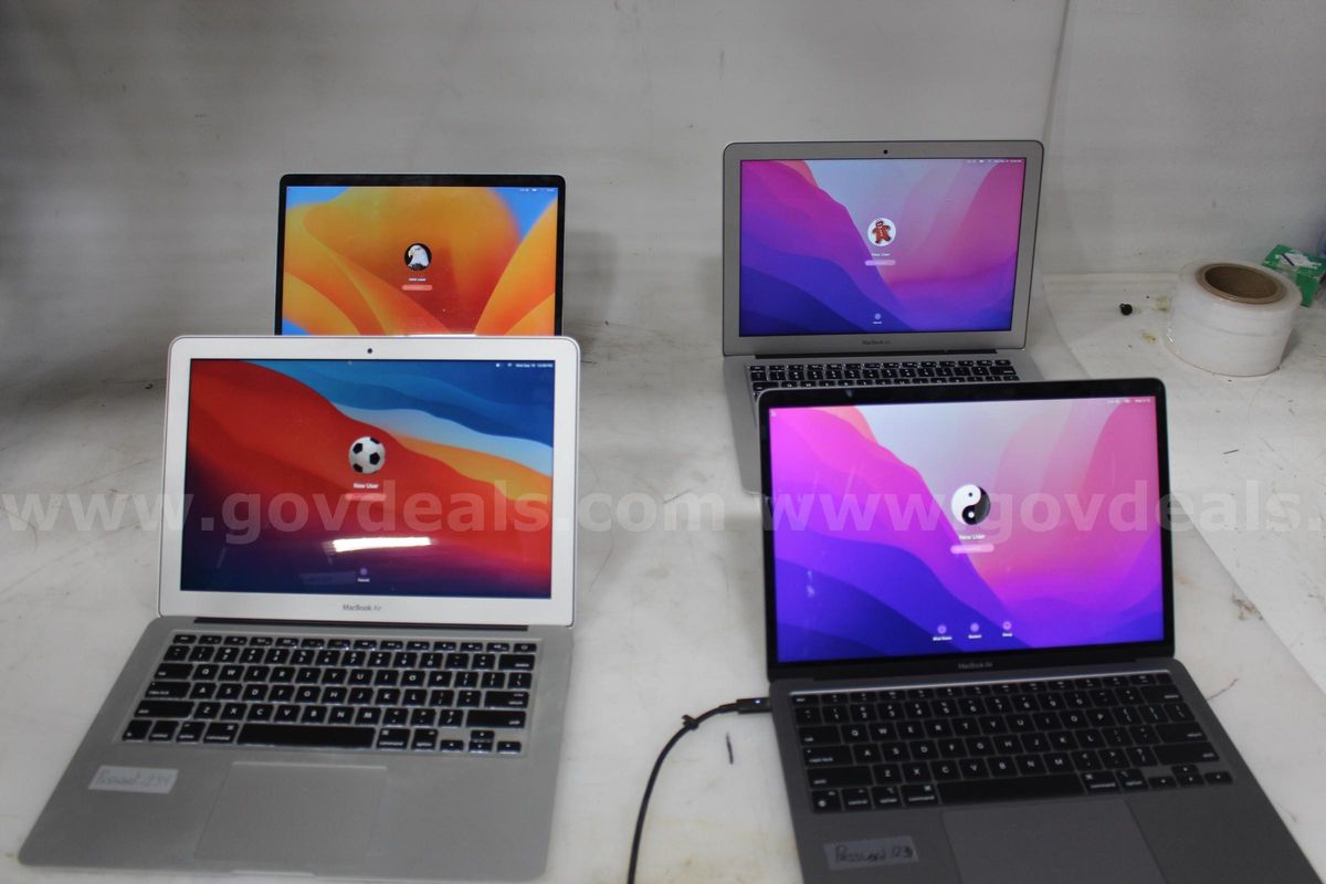 Lot of (4) Apple MacBook Laptops