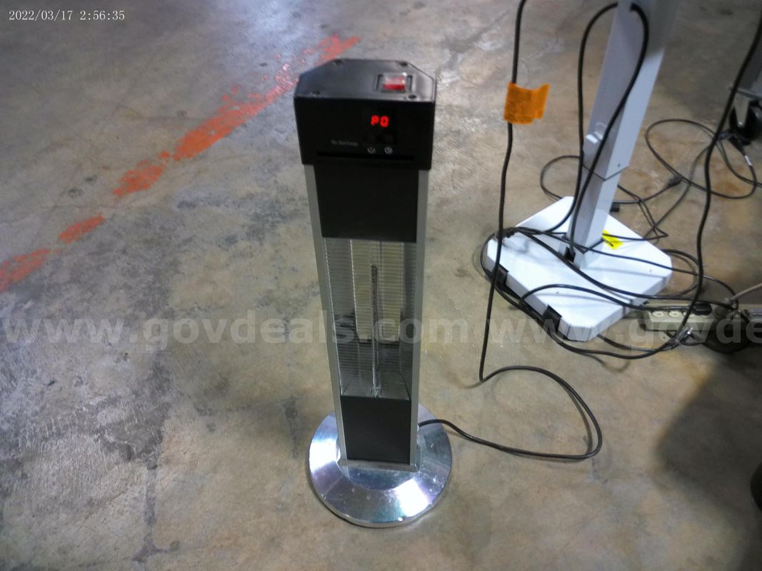 AIR CHOICE 1500W electric infrared patio/space heater - POWER ON
