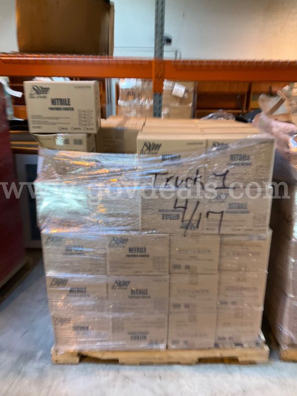 Lot of 650 Expired X-Large Nitrile Gloves - New